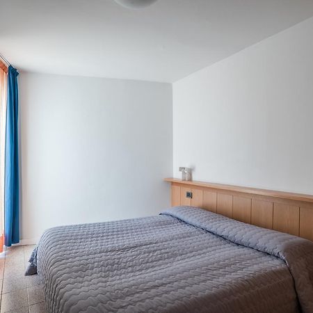 Casa Toblini Al Lago On The Beach Torbole Sul Garda Екстер'єр фото