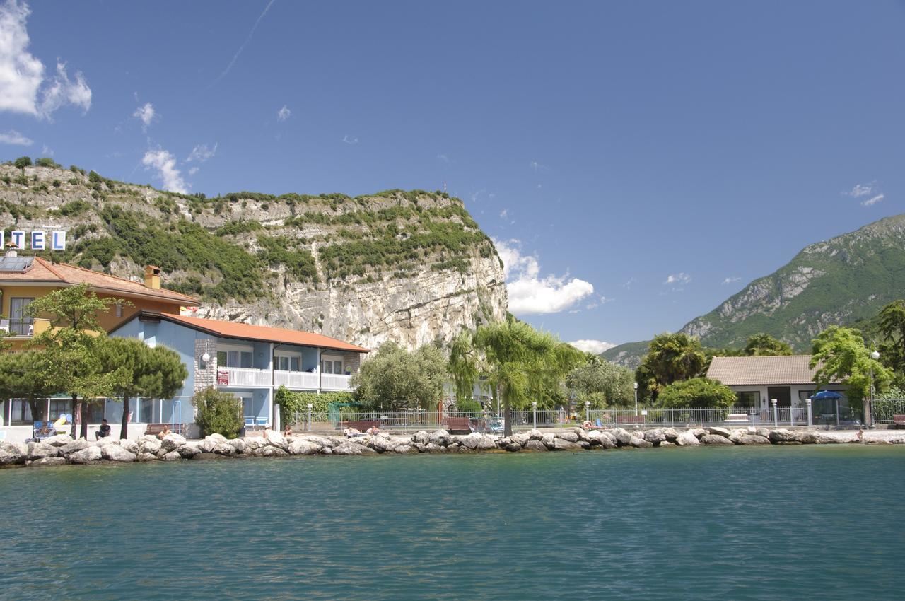 Casa Toblini Al Lago On The Beach Torbole Sul Garda Екстер'єр фото