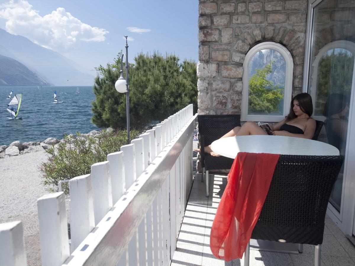 Casa Toblini Al Lago On The Beach Torbole Sul Garda Екстер'єр фото
